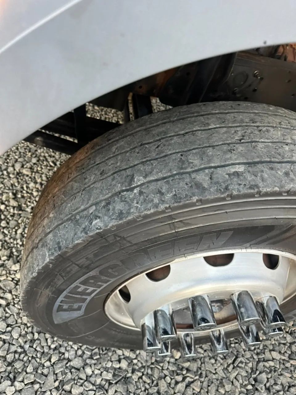 MB Atego 2425 ano 2011 baixa km apenas 400 mil km - filé - Foto 5