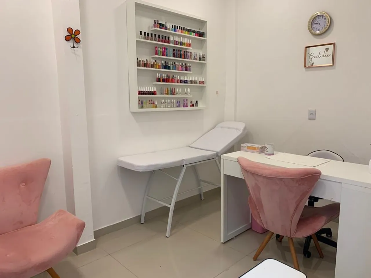 Passo ponto - Clínica de Estética completa, toda mobiliada.