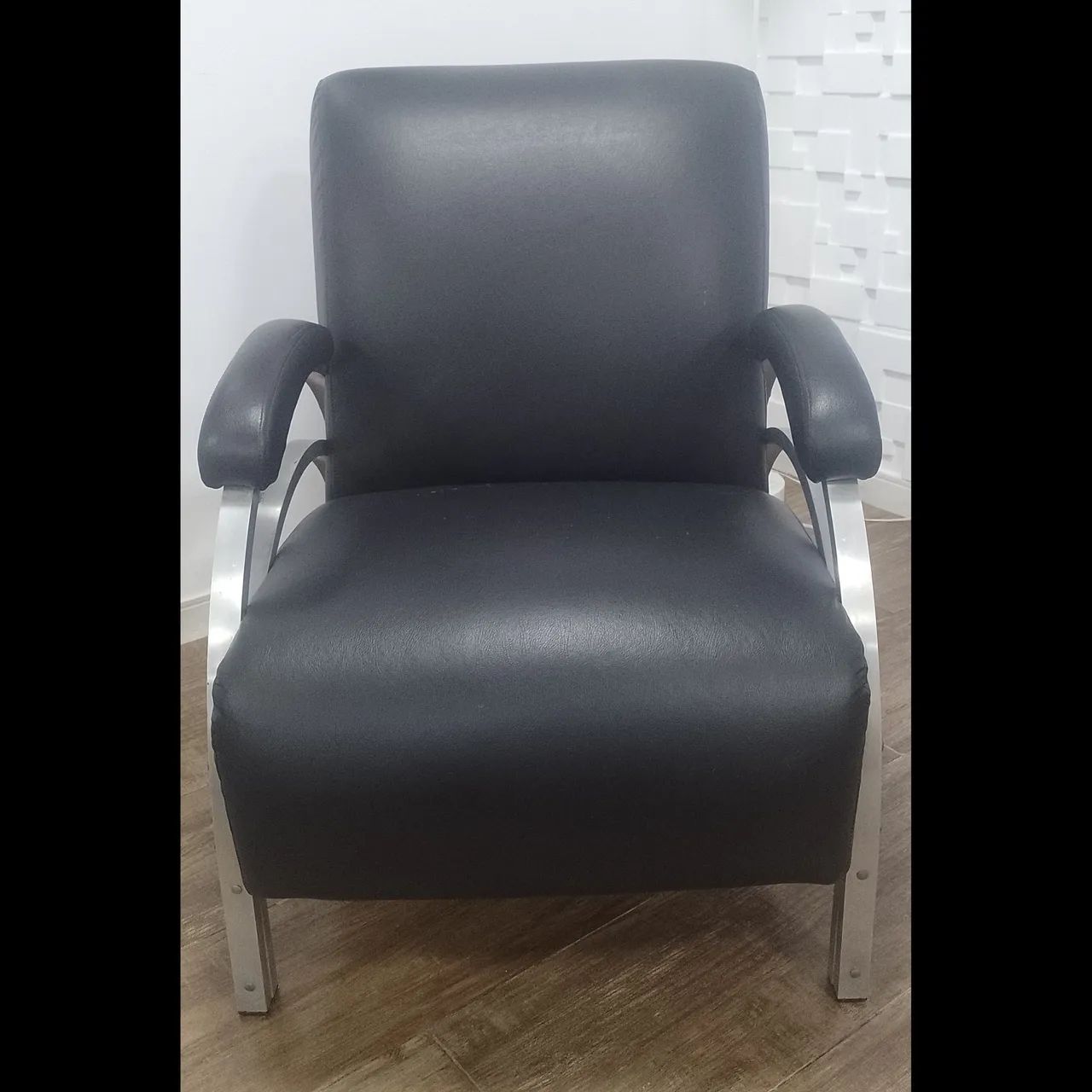 Leather Armchair65579523459587121