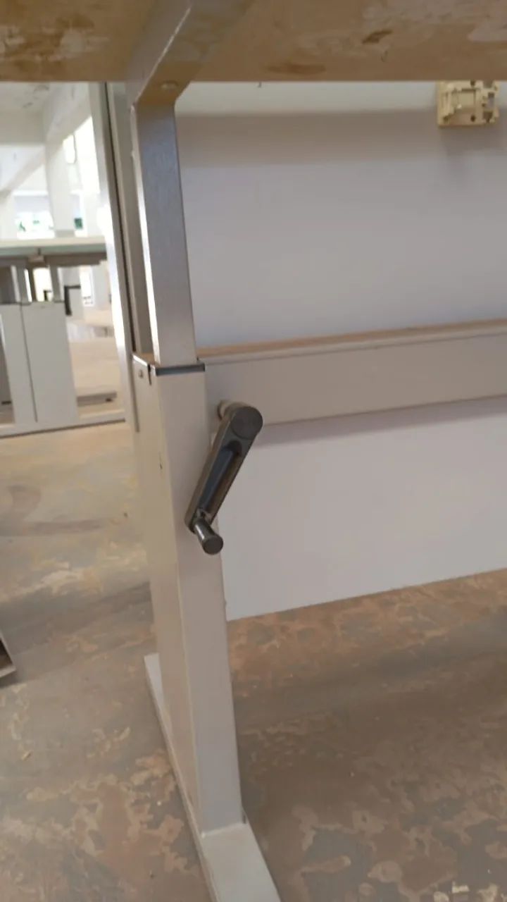 Mesa Ergonômica com Regulagem de Altura e Tampos  - Foto 3
