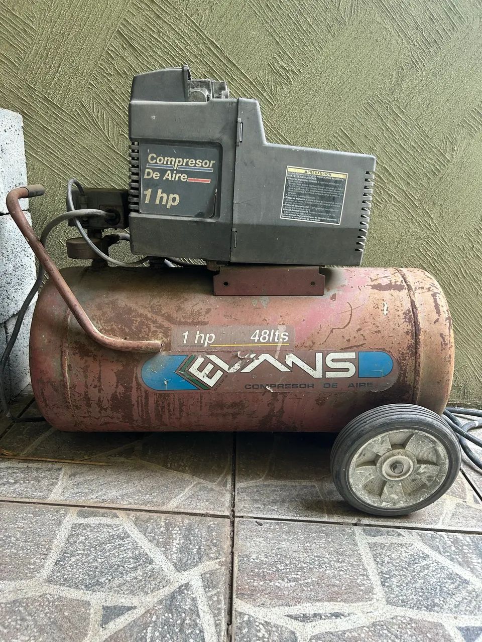 Compressor de ar portátil Evans Usado 