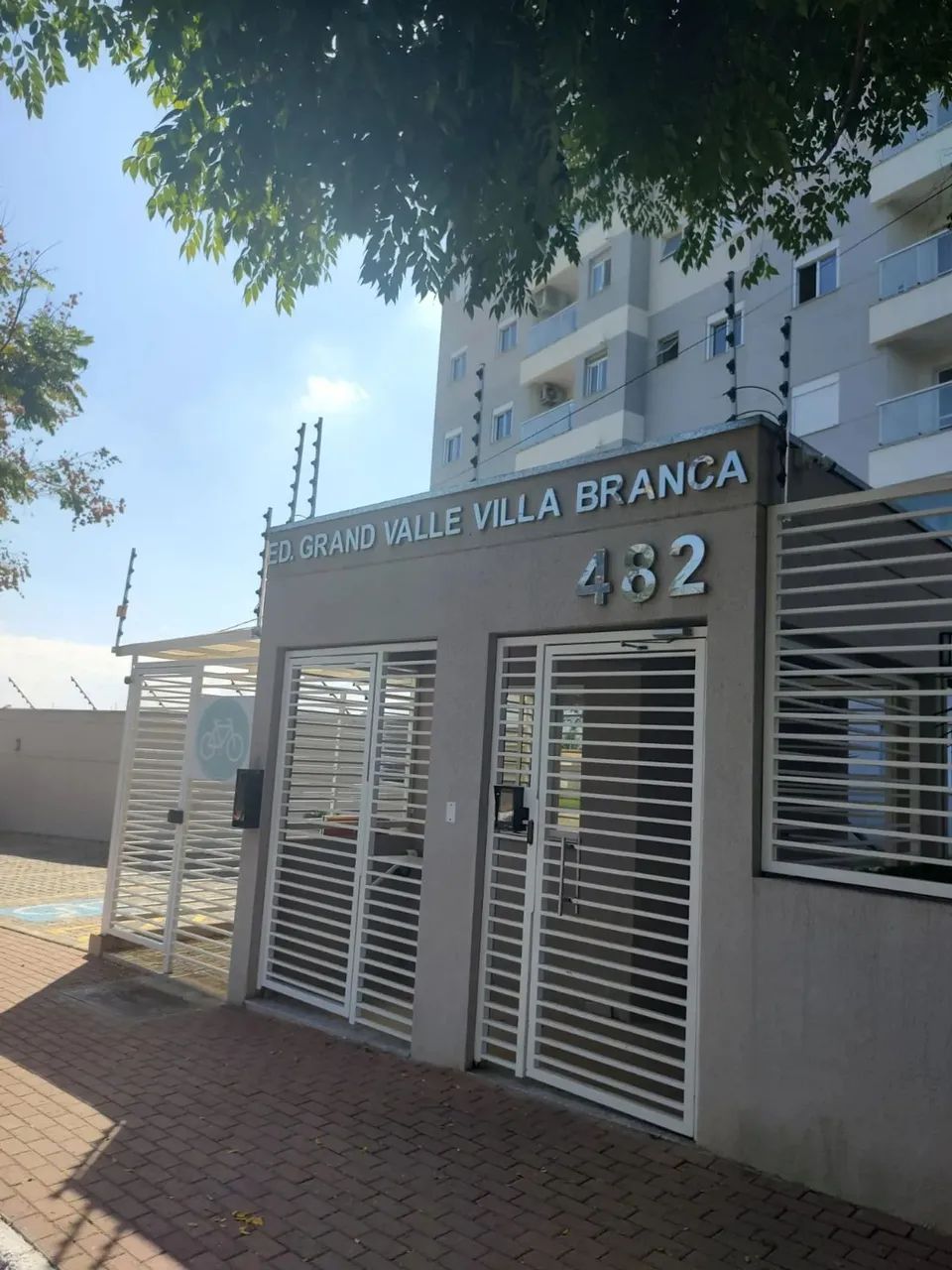 Imóvel para aluguel com 75 metros quadrados com 3 quartos em Loteamento Villa Branca - Jac