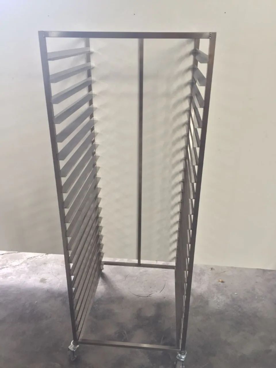 Armario esqueleto para bandejas - em inox 