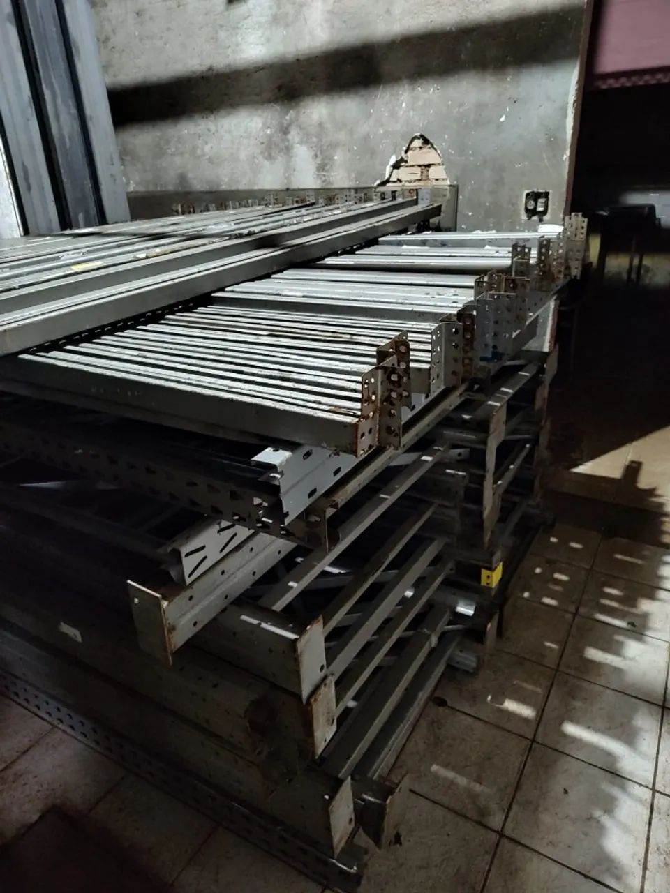 Lote de porta palete R$ 3,00 o quilo