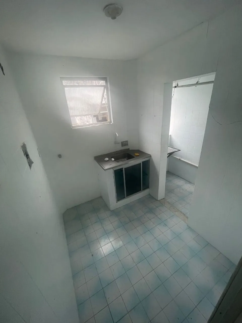 Vendo - Ap. - 2/4 - Escada - 4º andar - Brotas