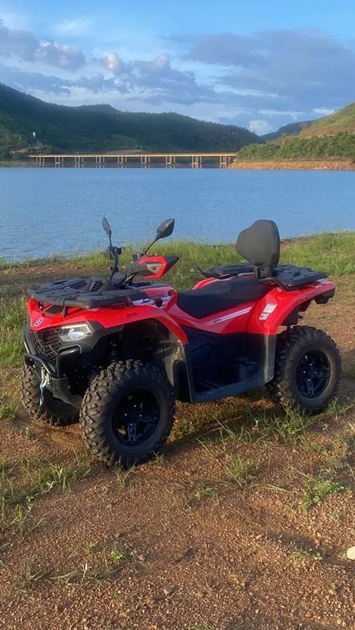 Quadriciclo cforse 520 l em estado de novo
