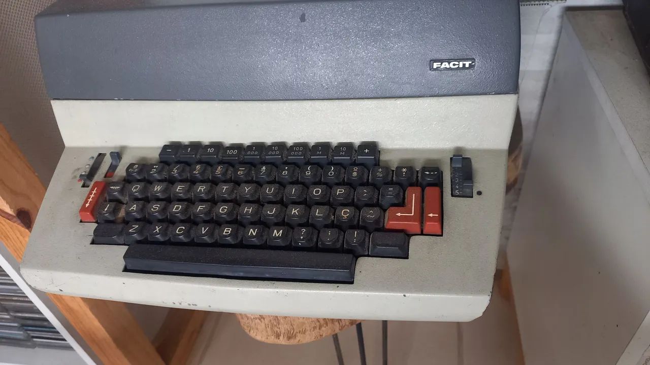 Máquina de Escrever Facit Antiga65580465307523122