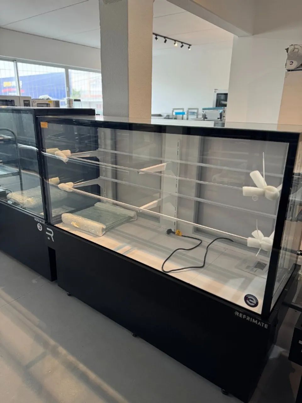 vitrine neutra 1,5 metros a pronta entrega solicite seu orçamento (alef)
