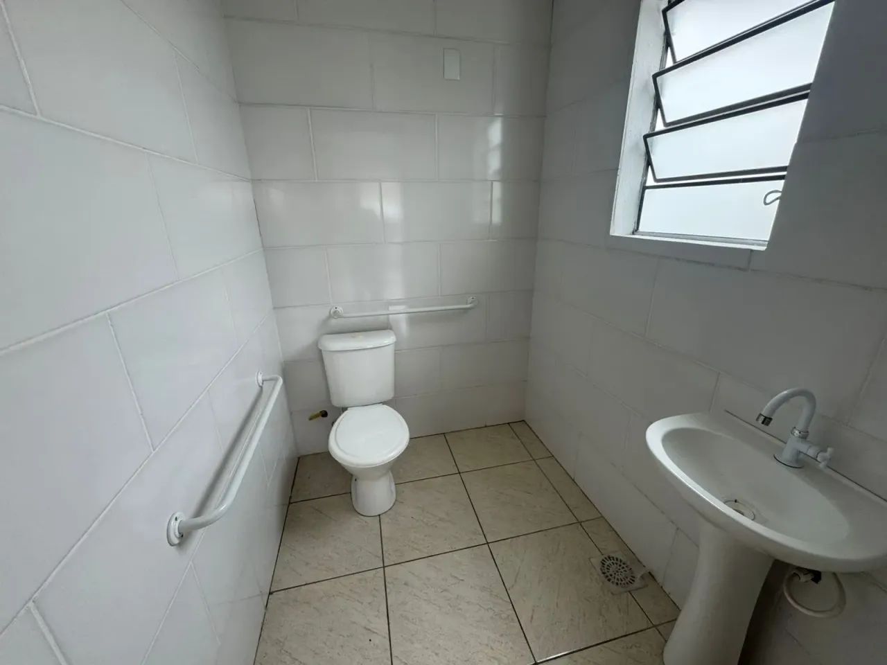 Ponto comercial/Loja/Box para aluguel possui 20 metros quadrados em Niterói - Canoas - RS - Foto 5