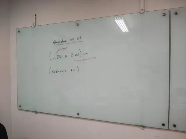 QUADRO ESCOLAR DE VIDRO E FUNDO BRANCO LEITE