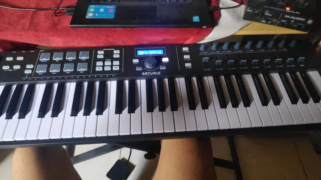 Teclado MIDI Arturia KeyLab 61 Essential - Foto 2