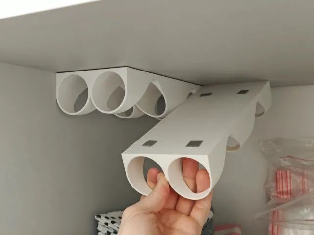 Suporte para rolos de plastico filme - papel manteiga - papel aluminio - suporte para arma - Foto 2