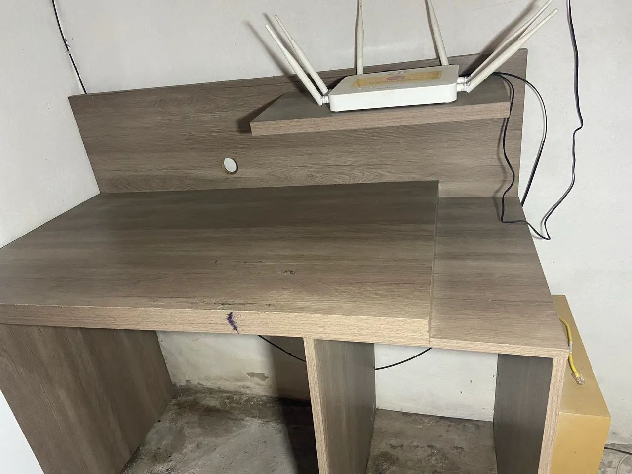 SELLING COMPUTER DESK64595960231937121