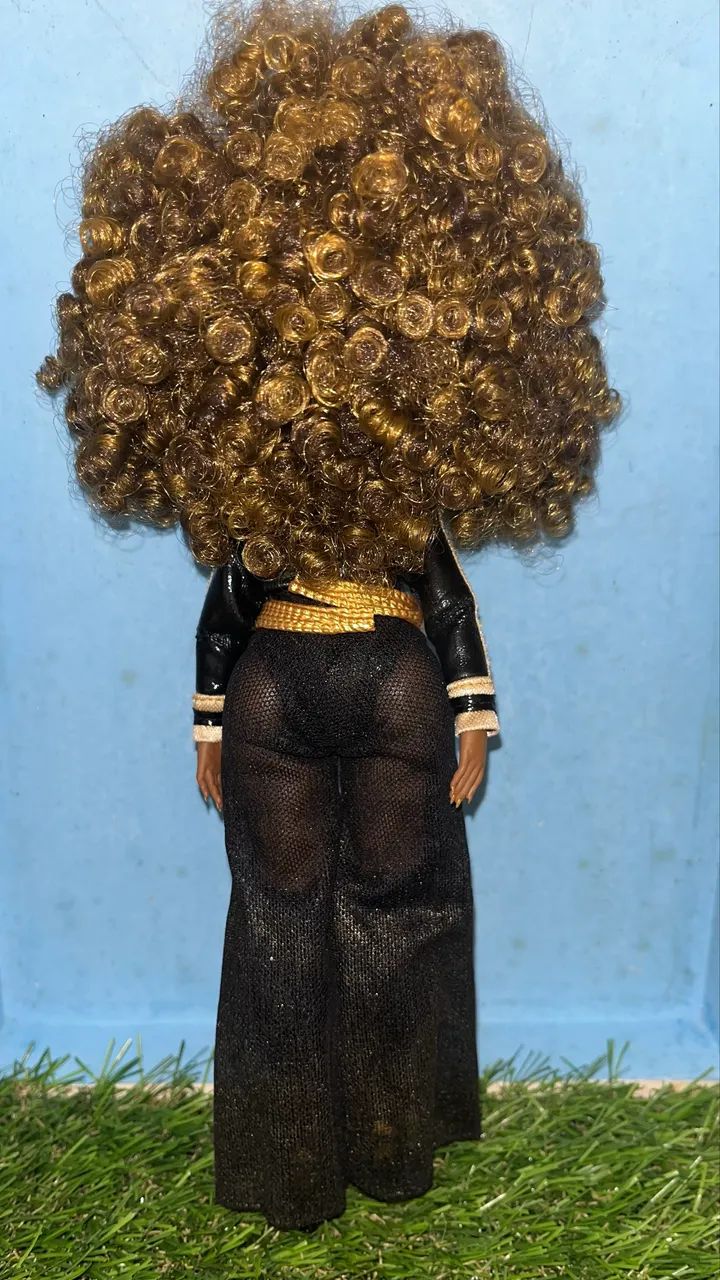 Boneca de moda L.O.L. Surprise! O.M.G. Royal Bee  - Foto 6