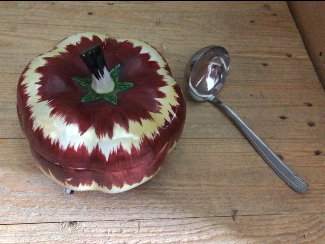 (Antiguidade) Sopeira de porcelana portuguesa