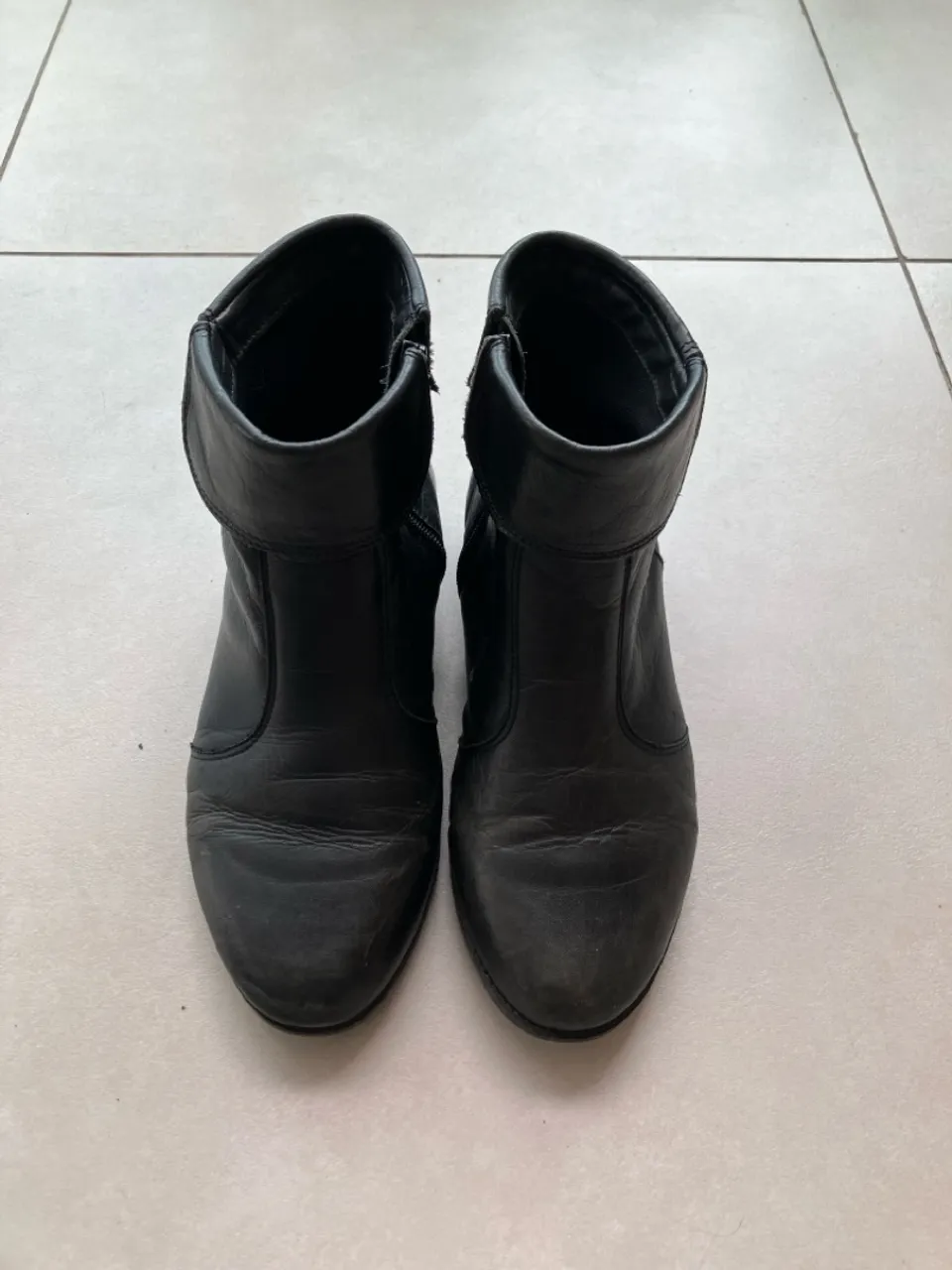 Bota Feminina de Couro Preto Corello