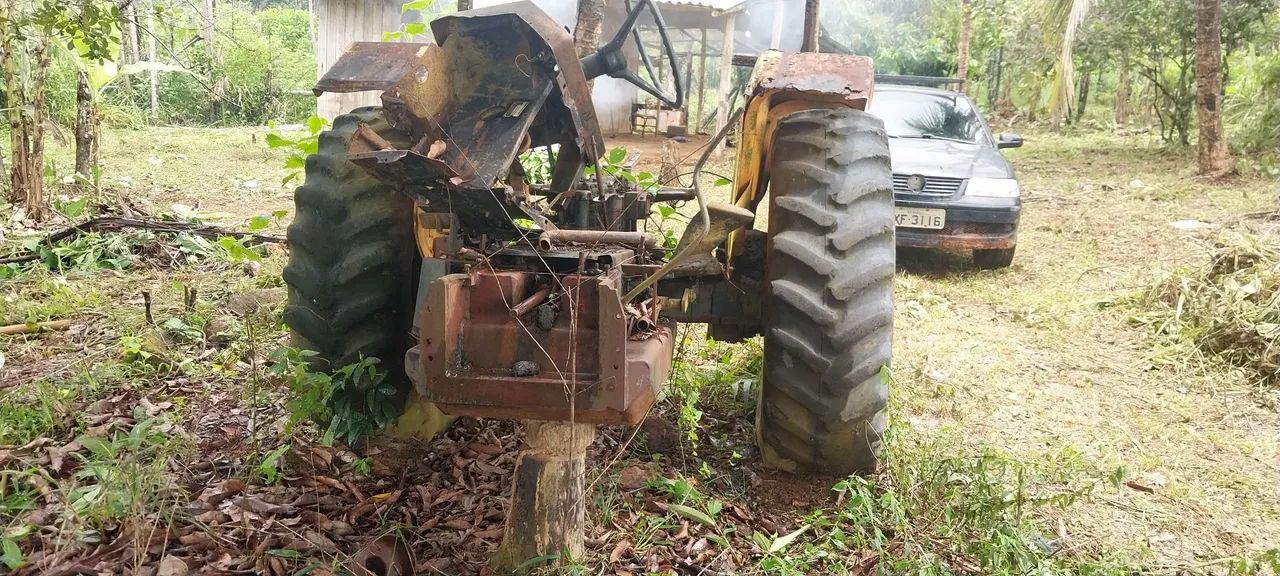 Trator Agrícola(está sem motor) - Foto 4