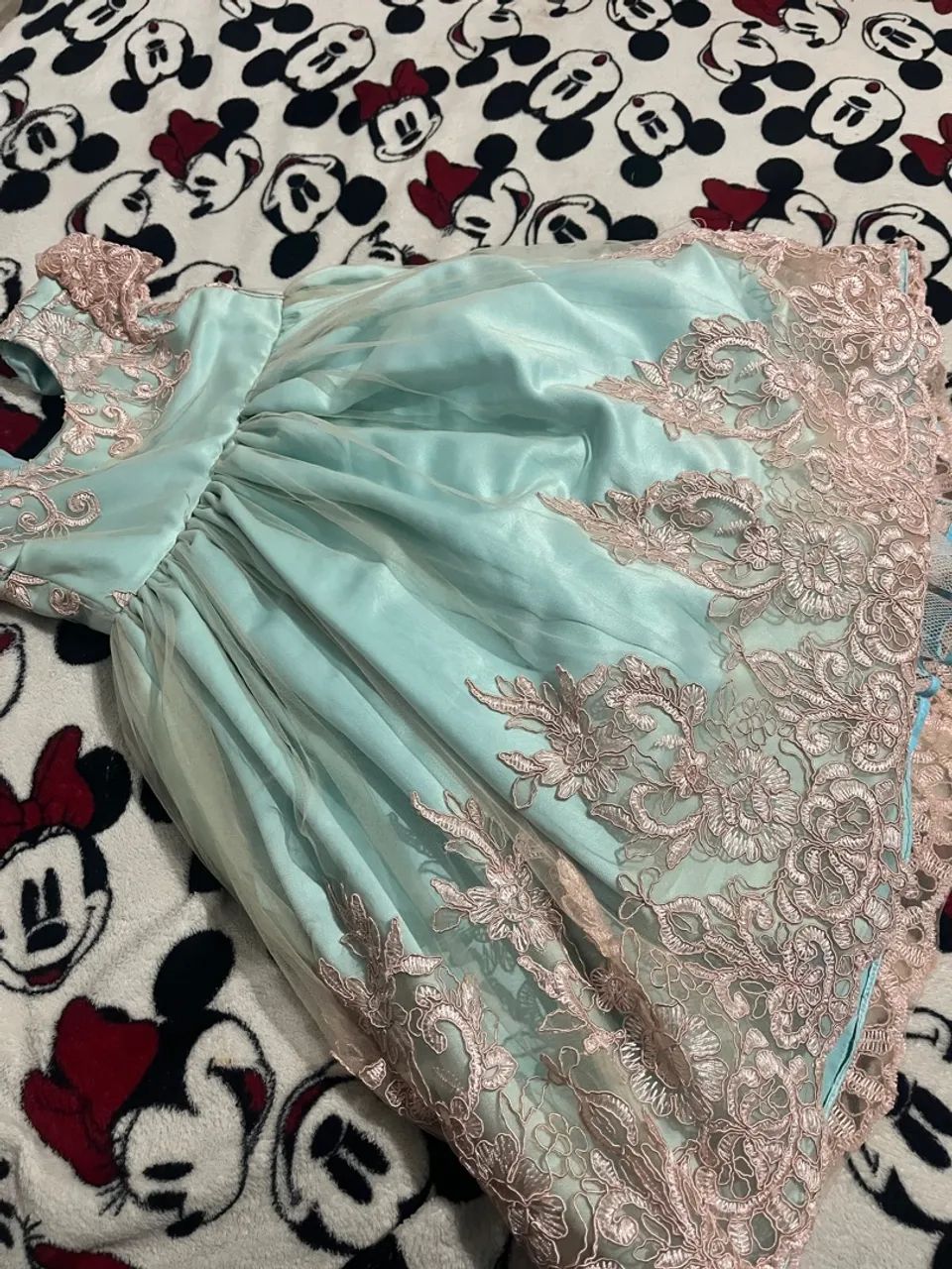 Vestido de renda para bebê menina