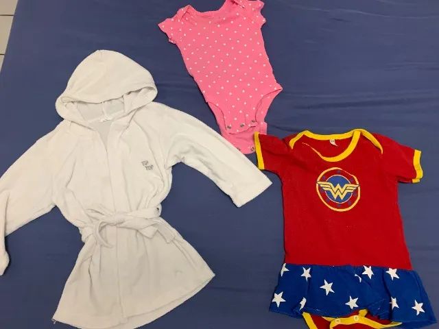 kit  Fantasia bebê mulher maravilha e roupão de banho