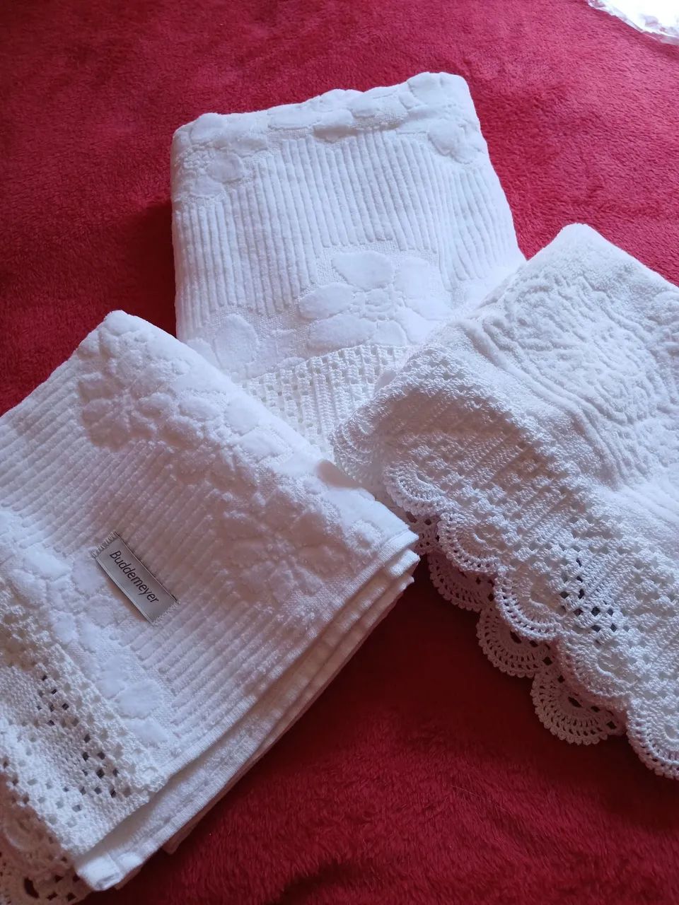 Conjunto de toalhas bordadas à mão  - Foto 3