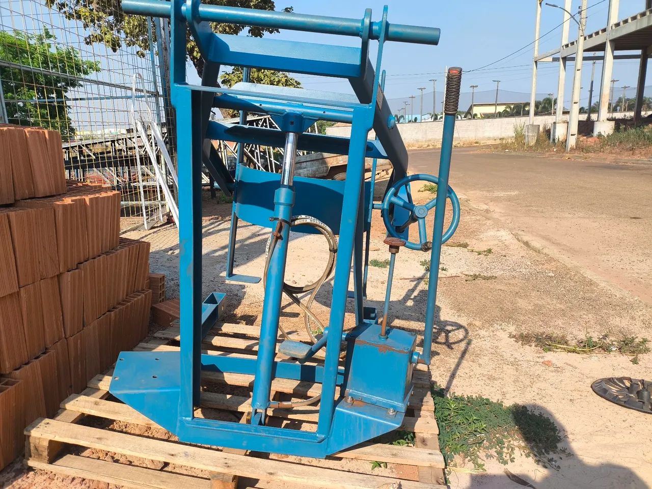 Vendo equipamento hidráulico de elevação de tambor de 200 litros  - Foto 4