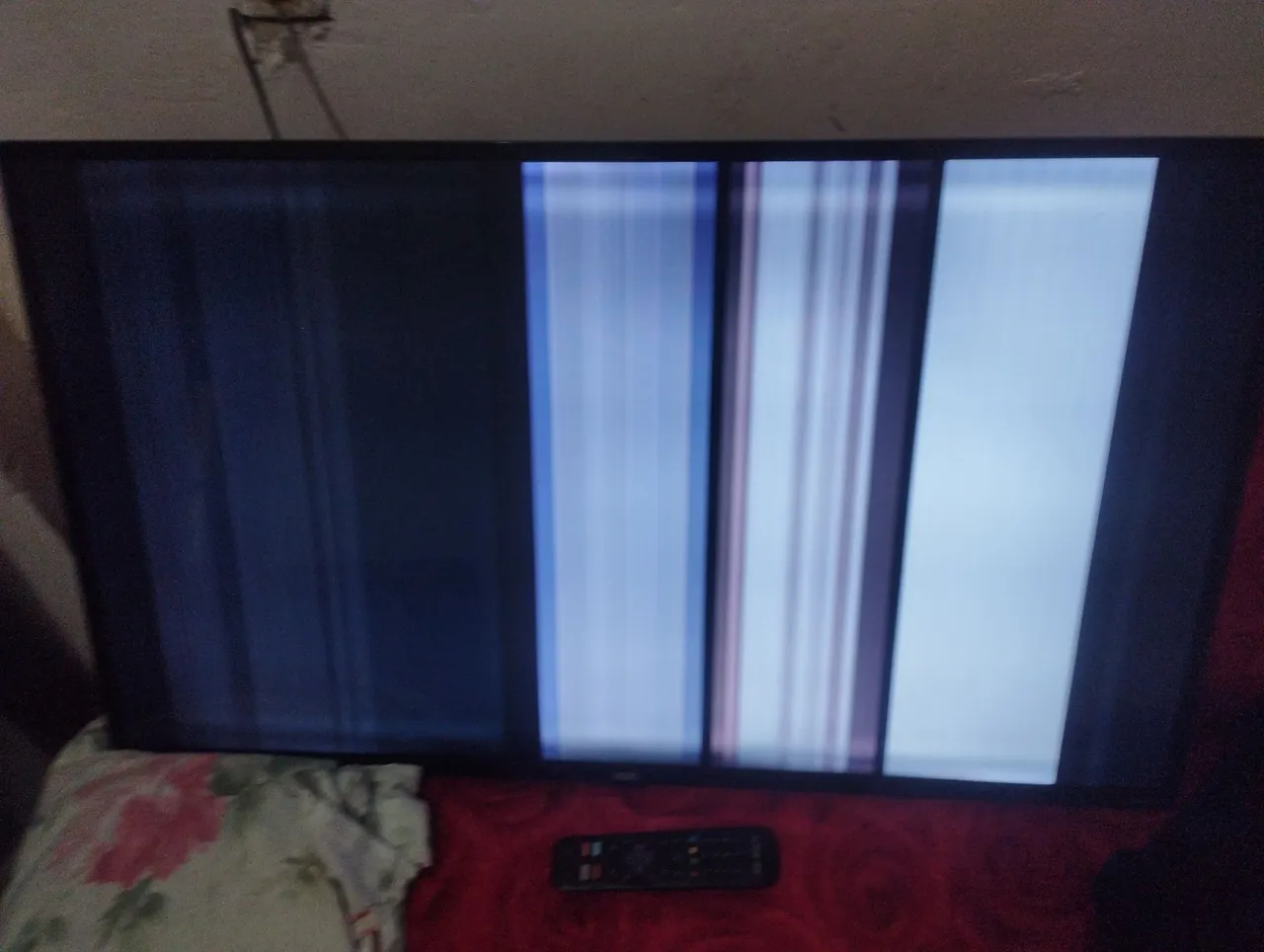 TV com defeito na tela