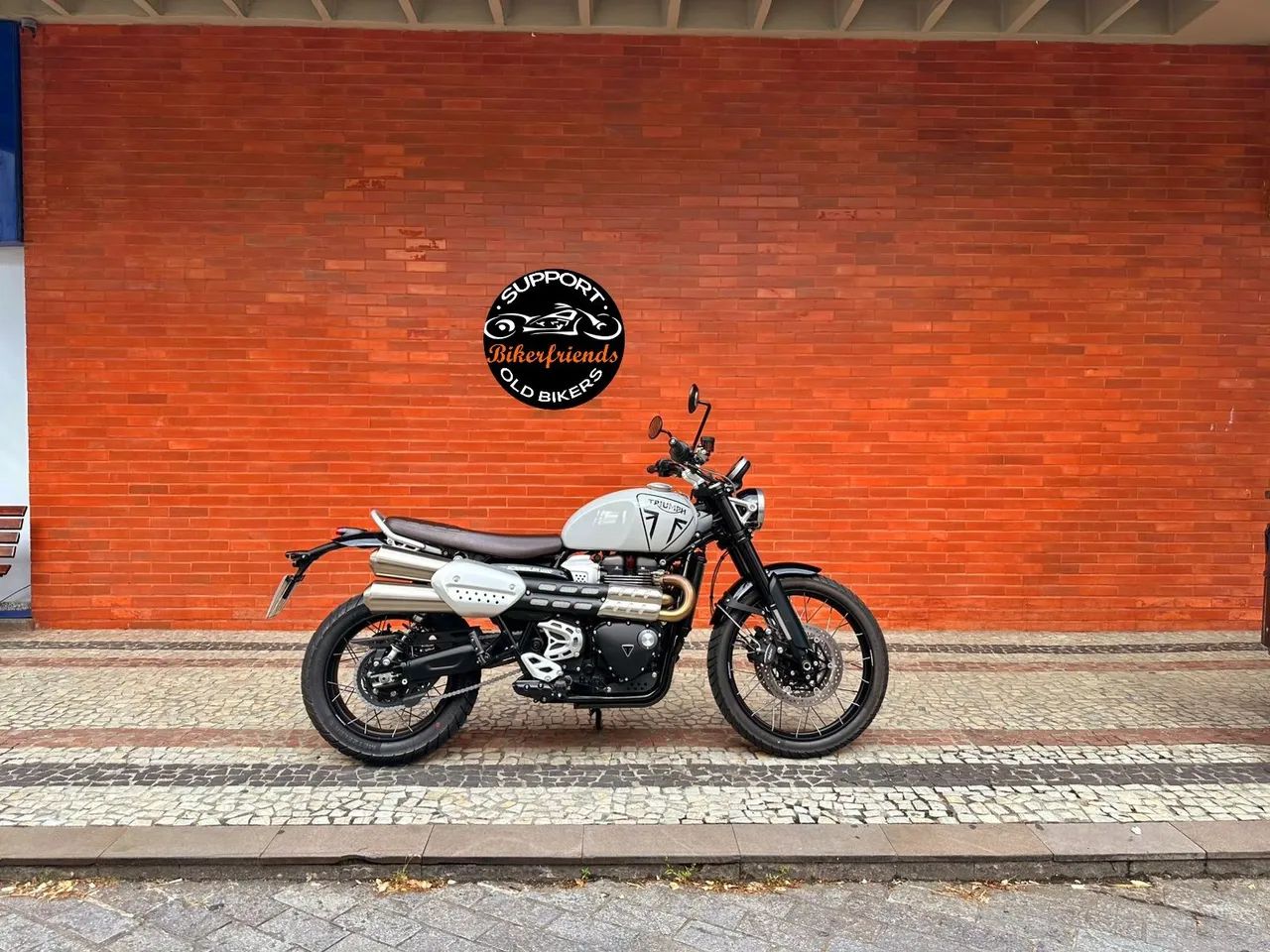 Triumph Scrambler 1200 XC 2025 com 1300 km - Impecável