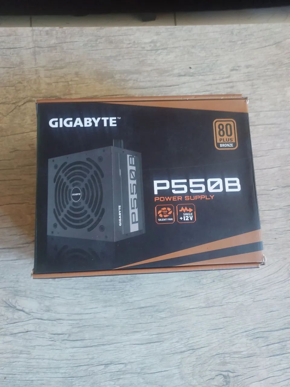 Fonte gigabyte 550W