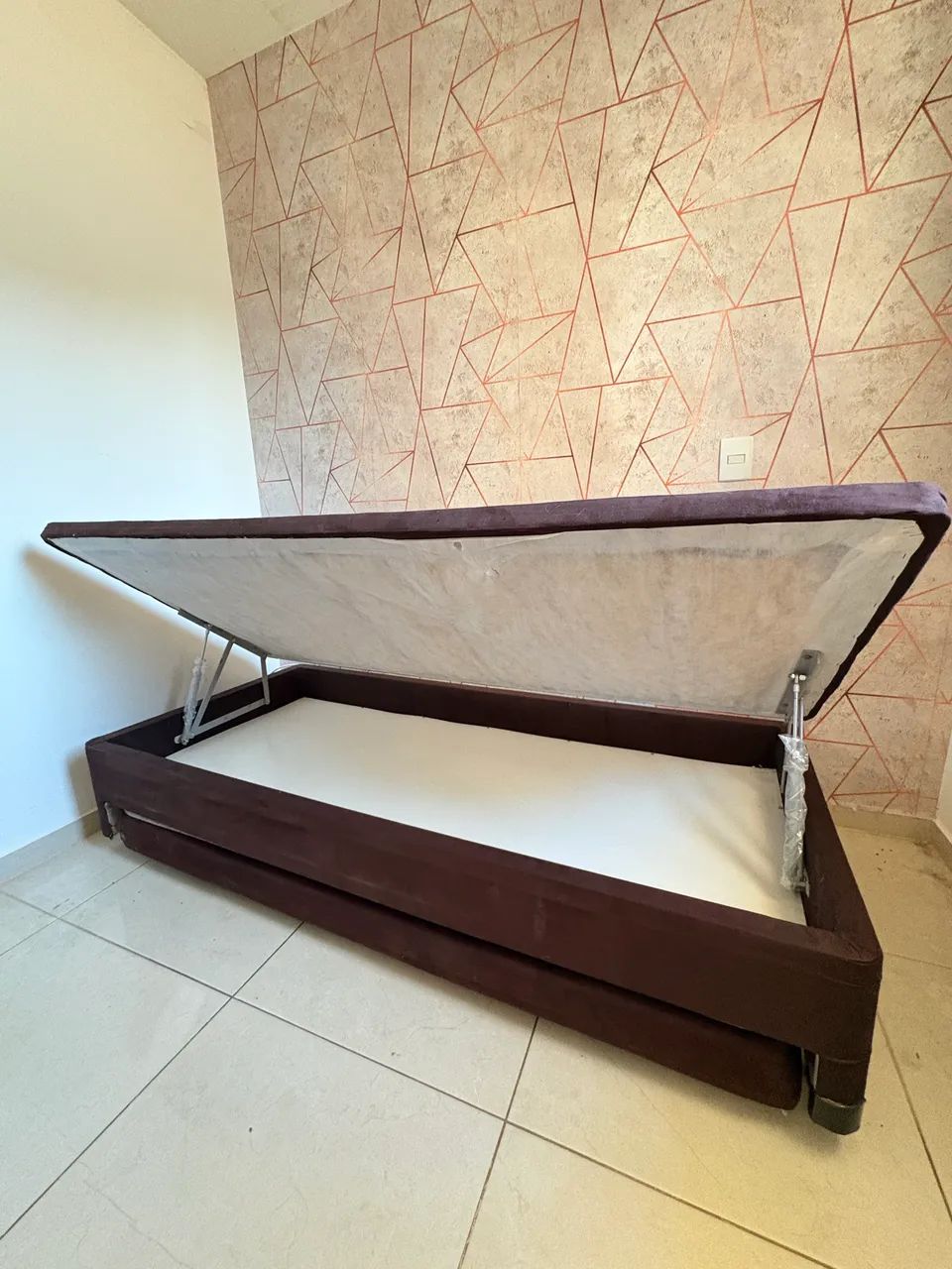 Cama de solteiro com baú e bicama  - Foto 2