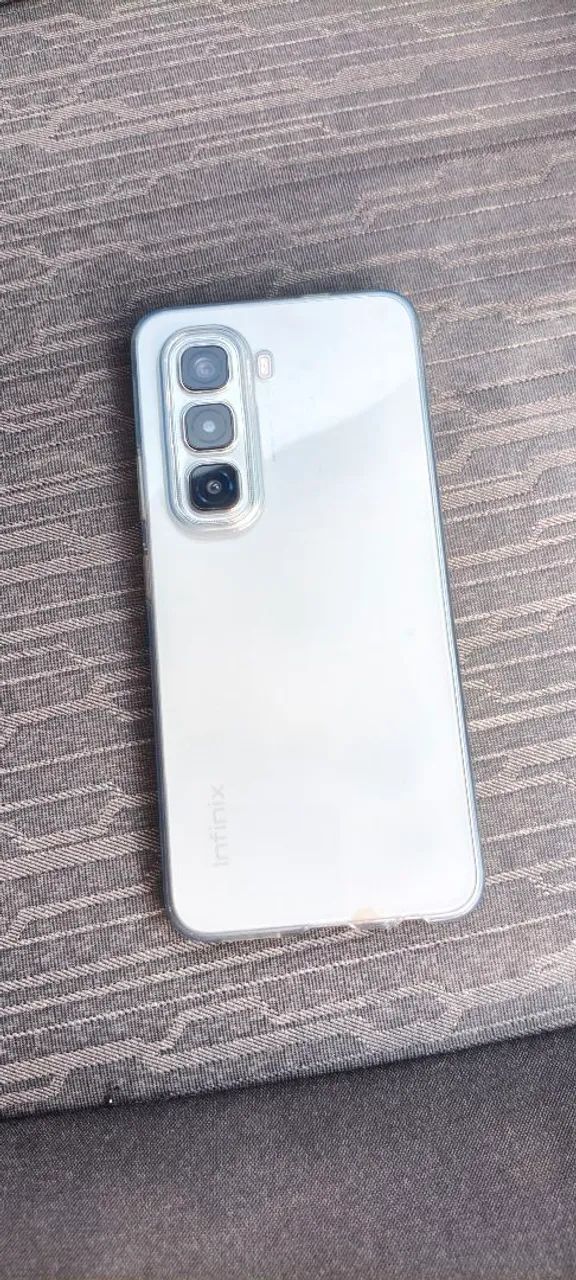 Vendo celular infinix para retirada de peças. 