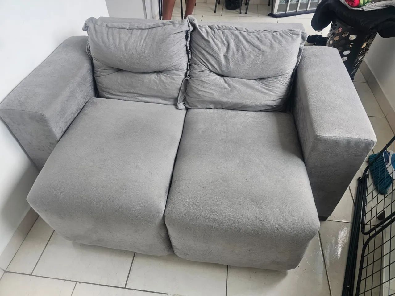 Sofá retrátil cinza 