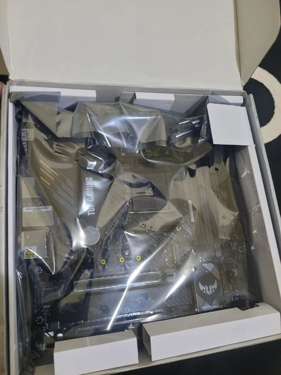Placa mãe Asus e teclado gamer  - Foto 4