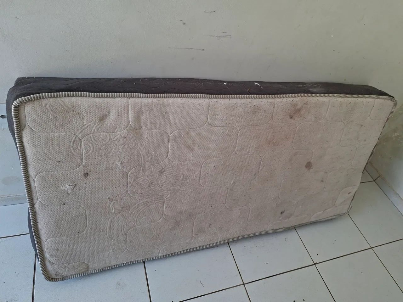 Cama de solteiro de madeira com colchão  - Foto 2