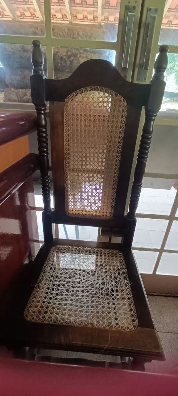  Conjunto mesa de jantar com 6 cadeiras.em madeira. Móveis antigos. - Foto 4