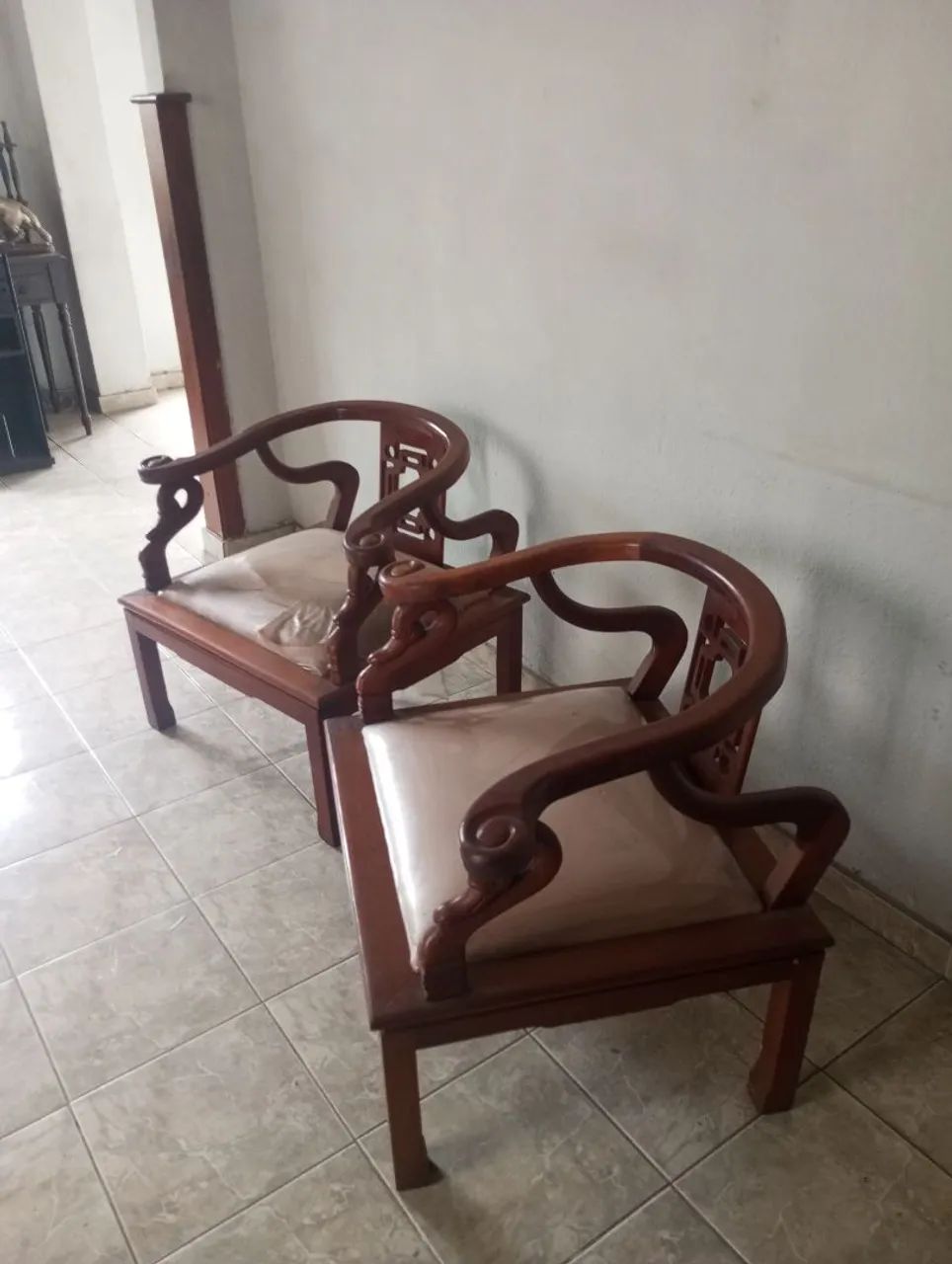 Cadeiras estilo colonial