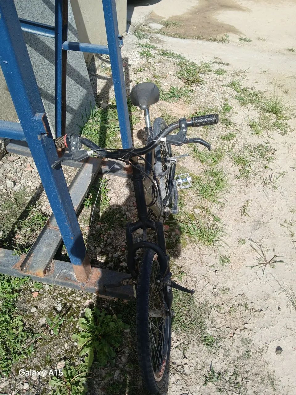 Bicicleta ? aro 20 com mola cor: preta  - Foto 4