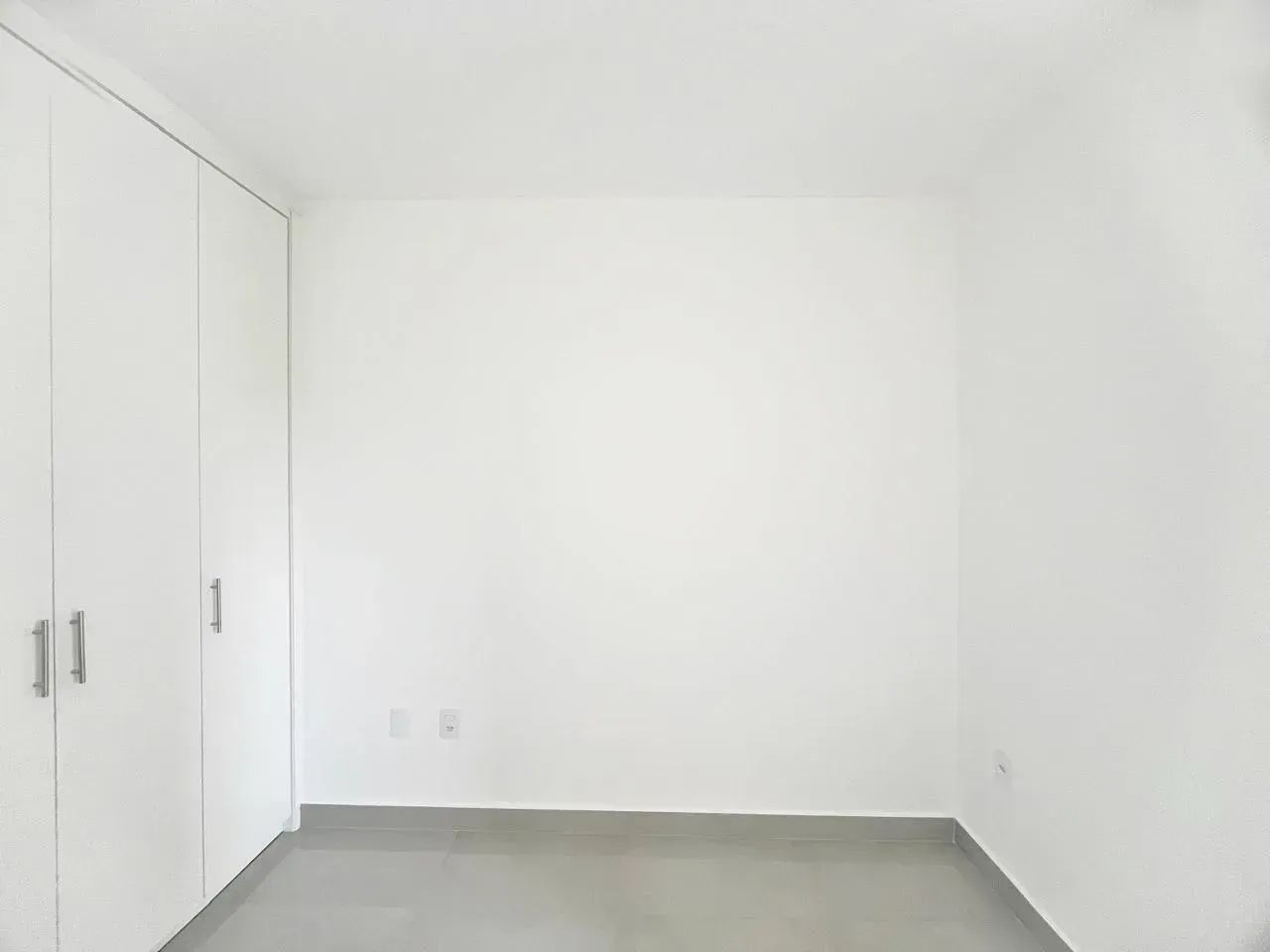 Locação no Flamboyant: Mobiliado com Planejados e Sacada com Gourmet - Foto 9