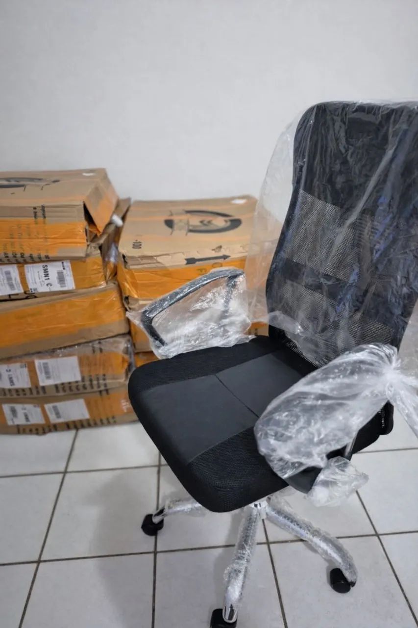 Cadeira de Escritório NOVAS (PRA VENDER LOGO) - Foto 3