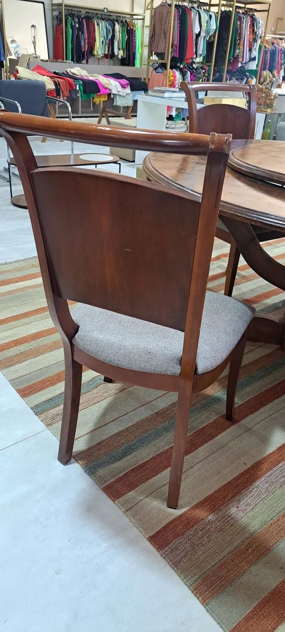 Vendo 4 cadeiras em madeira  - Foto 3