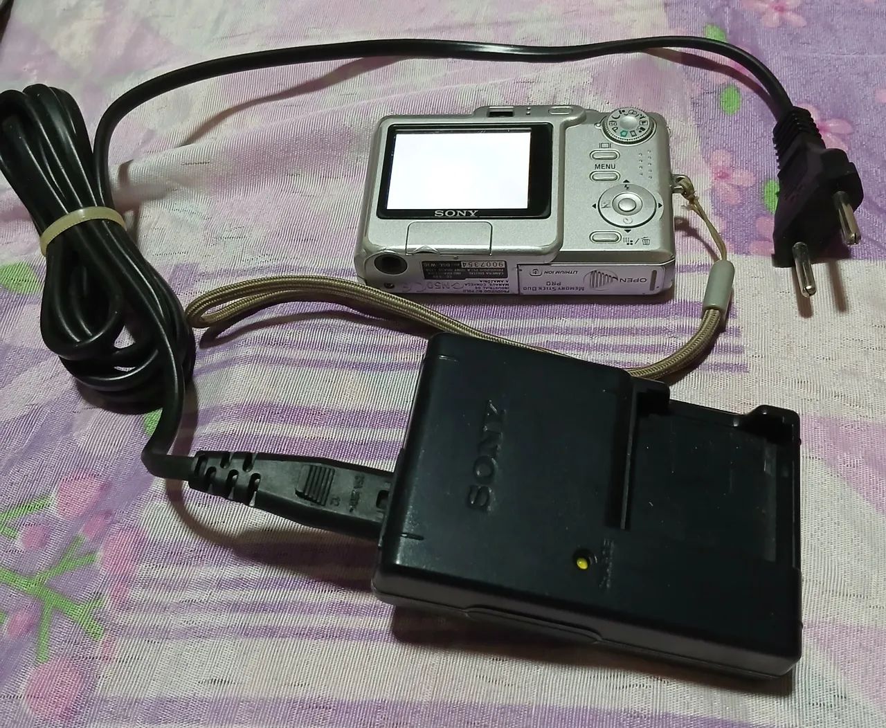 Vendo câmera Sony antiga DSC-W310