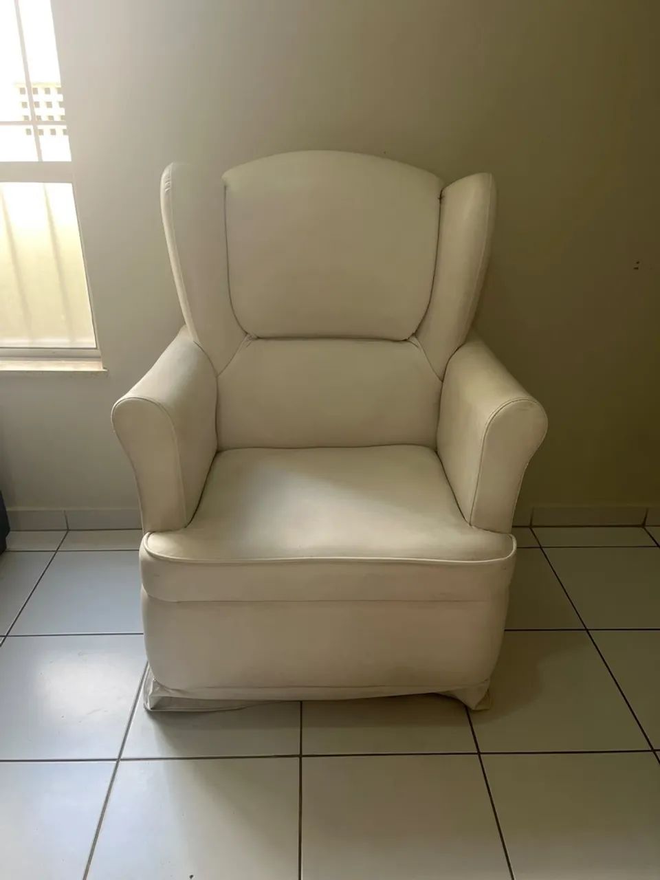 Poltrona Branca Confortável - Ótimo Estado - Foto 2