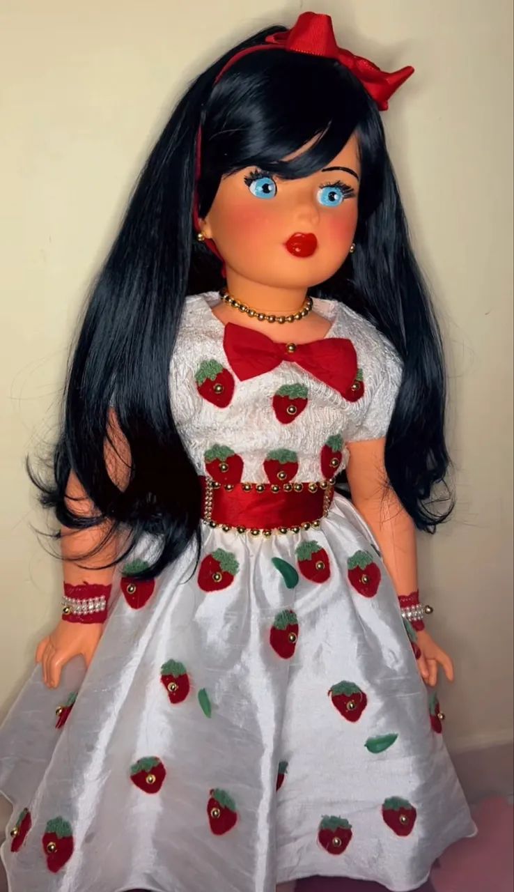Boneca amiguinha moranguete  - Foto 5