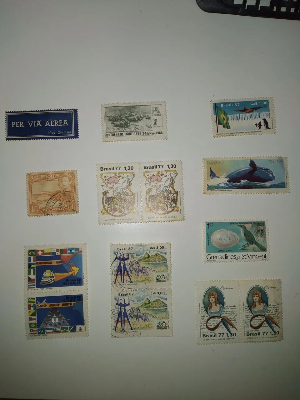 200 selos antigos  - Foto 3