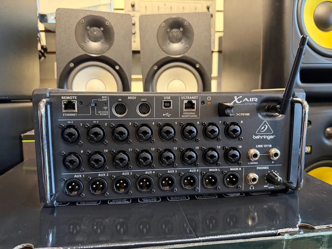 Behringer XR18 - Mixer Digital WiFi