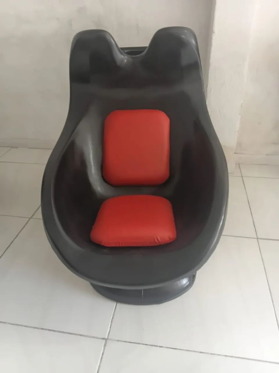 Lavatório no estado de novo todo perfeito