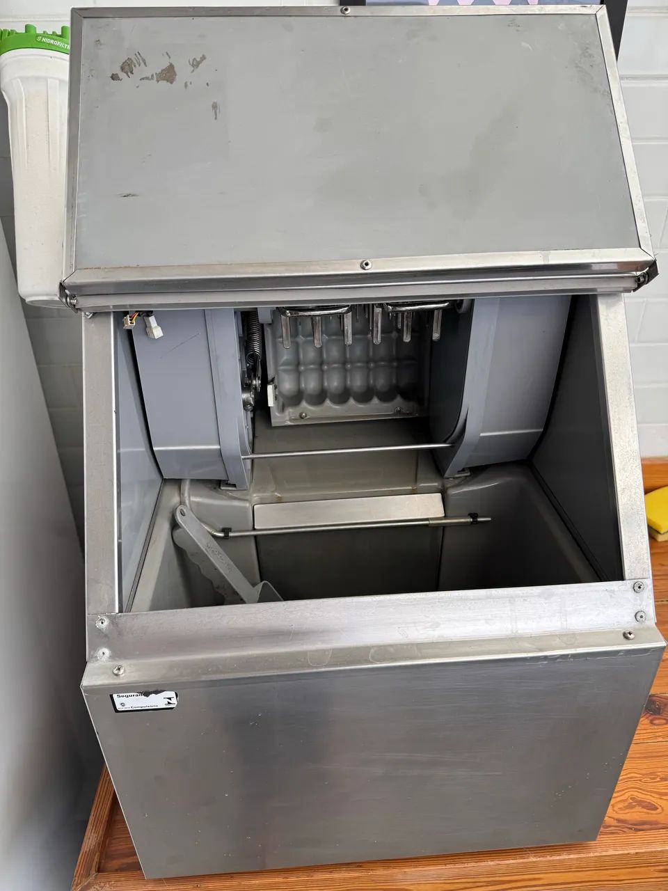 Vendo Máquina de Gelo - Aceito Oferta - Foto 2