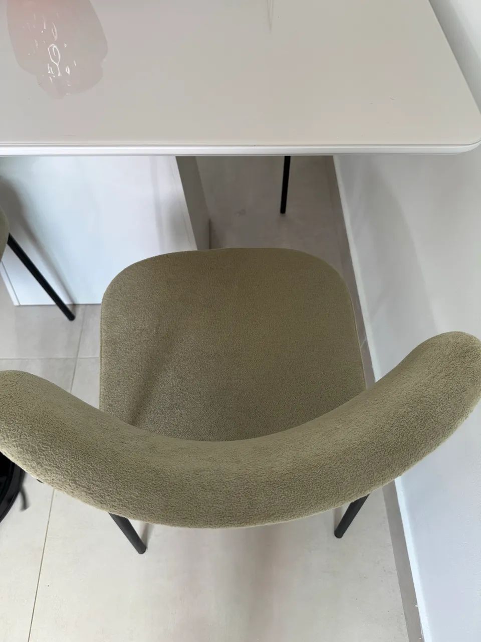MESA TAMPO DE VIDRO COM JOGO DE CADEIRA BOUCLE LYAM - Foto 3
