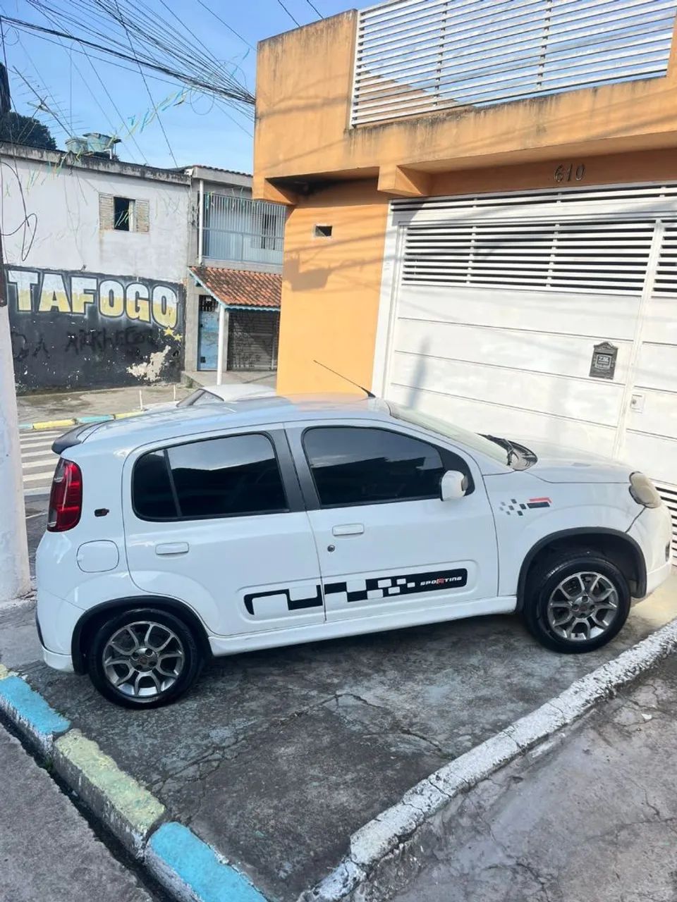 Fiat Uno Sporting 1.4 EVO Fire Flex 8V 4P 2012