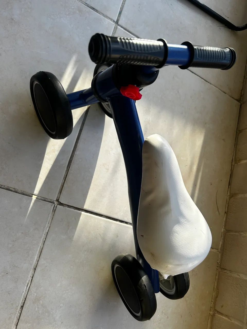 Bicicleta de equilíbrio para bebê de um ano - Foto 4