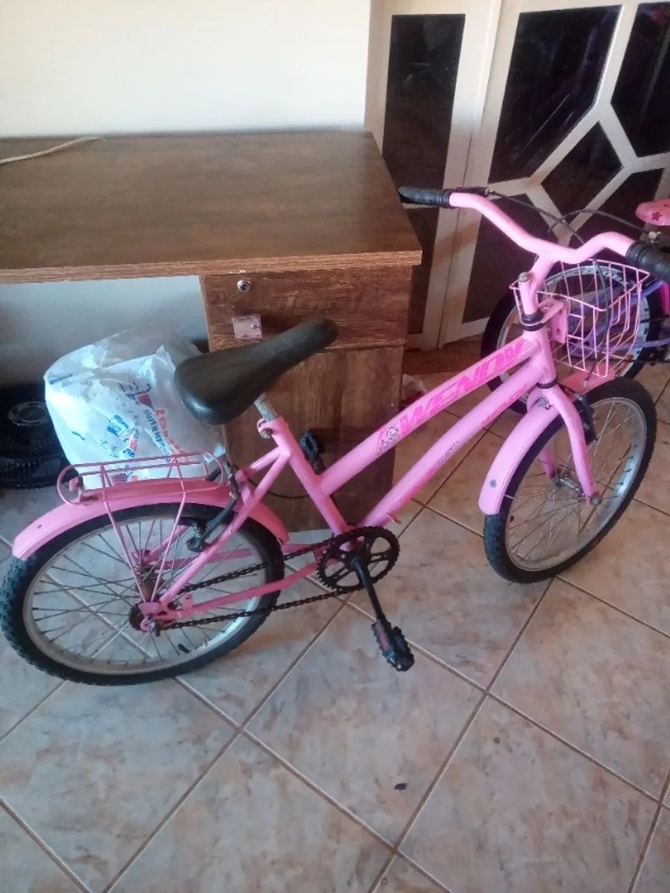 Bicicleta aro 20, praticamente nova.